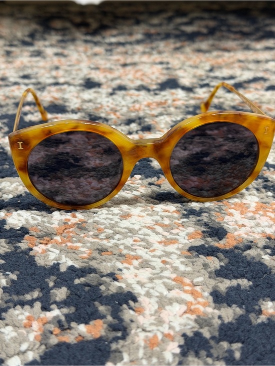 Illesteva ‘Palm Beach’ Sunglasses in “Amber” w/ Case ASO Duchess Meghan Markle main image 5